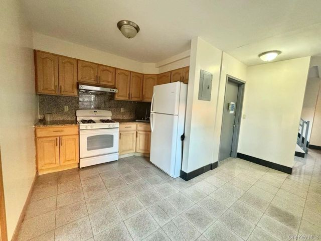 139-31 34 Avenue 3rd fl, Flushing, NY 11354