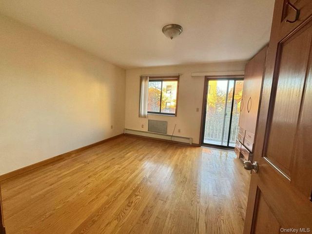 139-31 34 Avenue 3rd fl, Flushing, NY 11354
