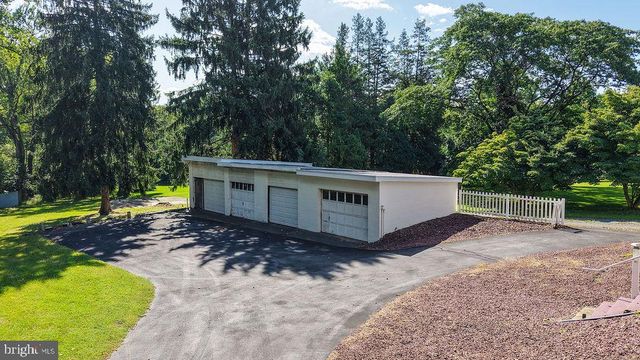 900 MORGANTOWN RD, Reading, PA 19607