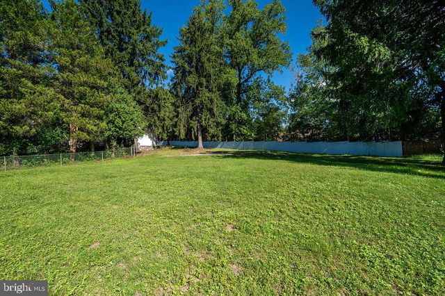 900 MORGANTOWN RD, Reading, PA 19607