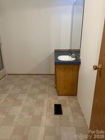 50 E Wabash Drive, Sylva, NC 28779