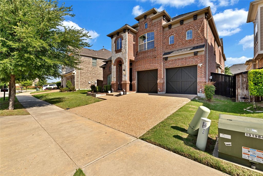 925 Nathanael Greene Court, Aubrey, TX 76227