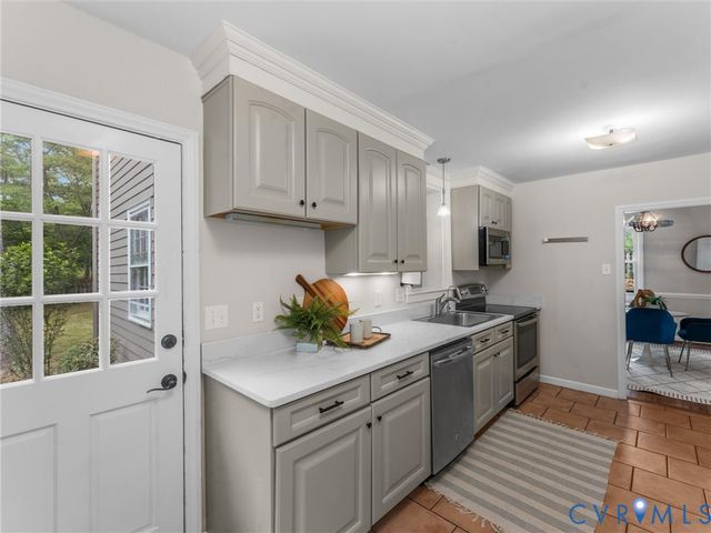 1106 Hill Cir, Henrico, VA 23229