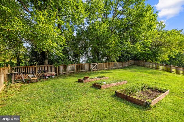 195 HUGHS RD, Charles Town, WV 25414