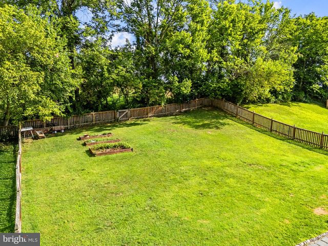 195 HUGHS RD, Charles Town, WV 25414