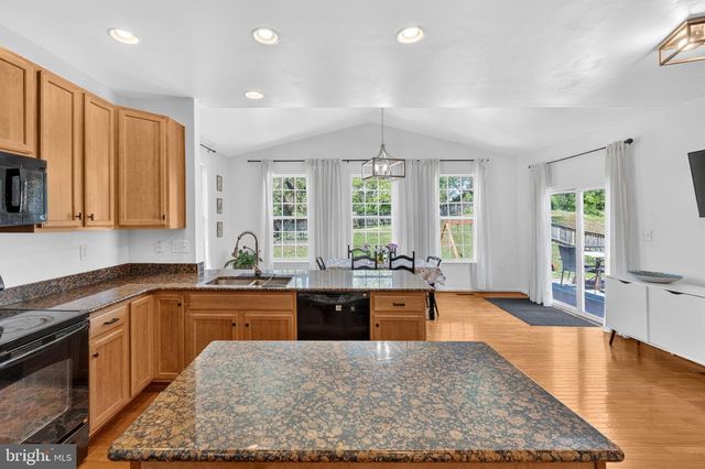 195 HUGHS RD, Charles Town, WV 25414