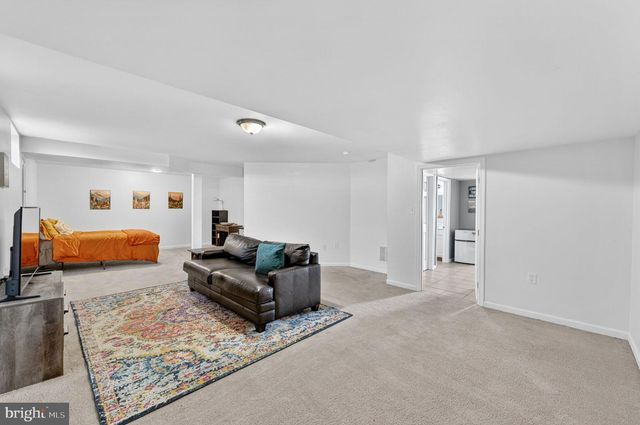 195 HUGHS RD, Charles Town, WV 25414