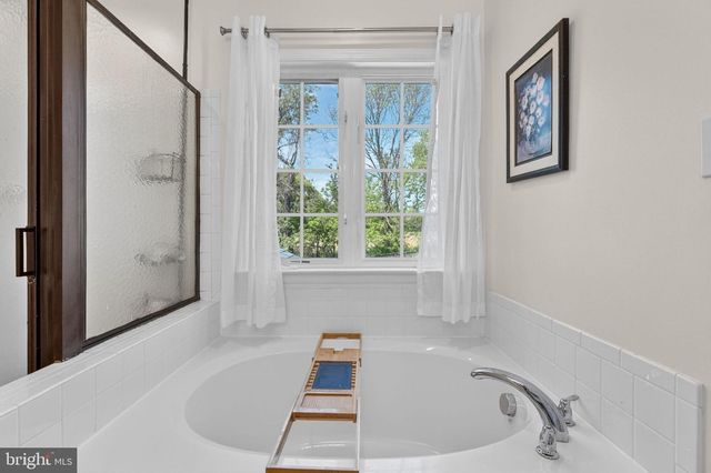 195 HUGHS RD, Charles Town, WV 25414
