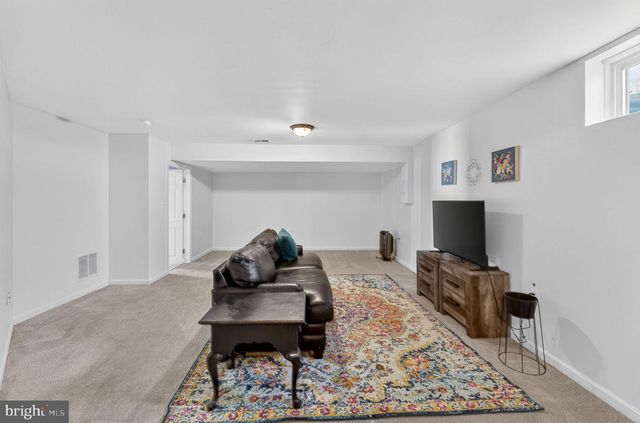 195 HUGHS RD, Charles Town, WV 25414