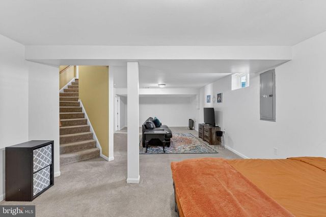 195 HUGHS RD, Charles Town, WV 25414