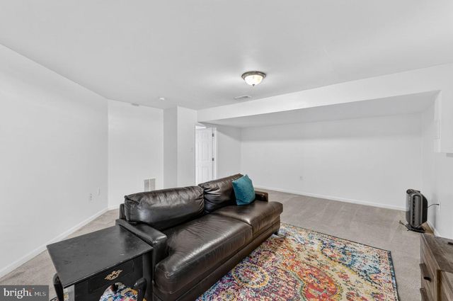 195 HUGHS RD, Charles Town, WV 25414