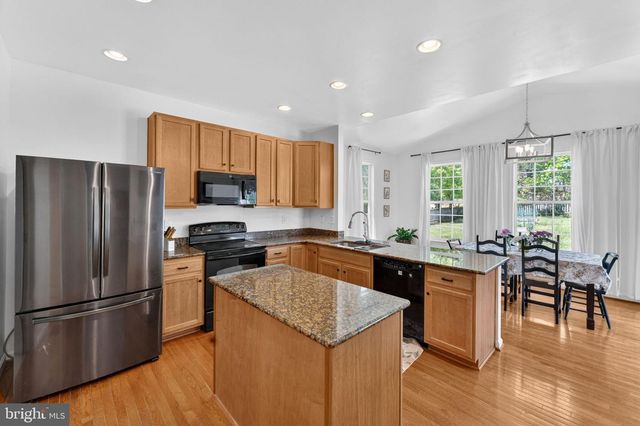 195 HUGHS RD, Charles Town, WV 25414