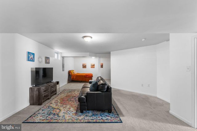 195 HUGHS RD, Charles Town, WV 25414