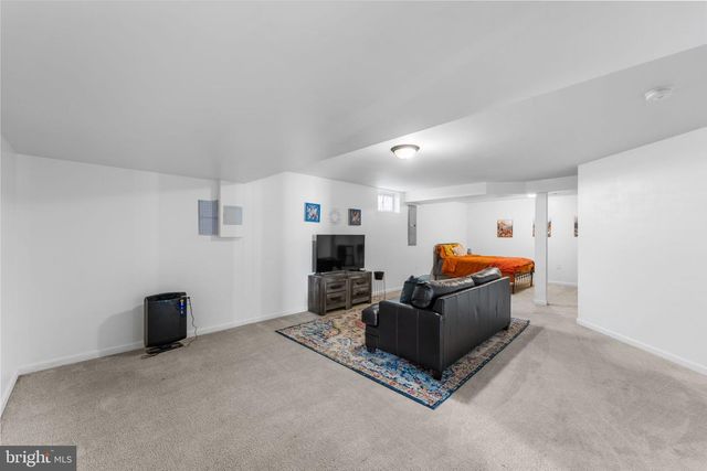 195 HUGHS RD, Charles Town, WV 25414