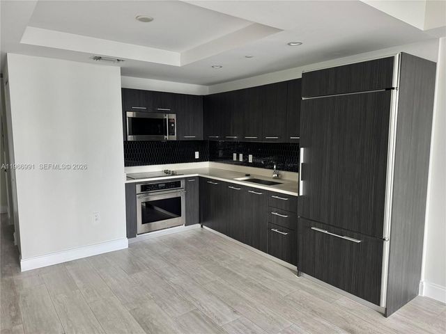 45 SW 9th St 3404, Miami, FL 33130