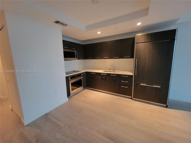 45 SW 9th St 3404, Miami, FL 33130