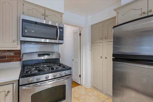 7350 N Tripp Avenue, Lincolnwood, IL 60712