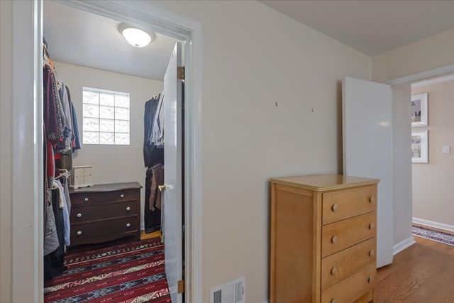 7350 N Tripp Avenue, Lincolnwood, IL 60712