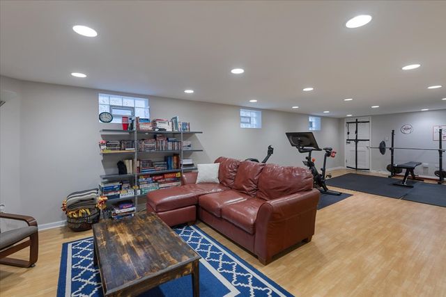 7350 N Tripp Avenue, Lincolnwood, IL 60712