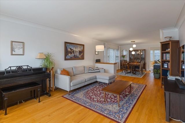 7350 N Tripp Avenue, Lincolnwood, IL 60712