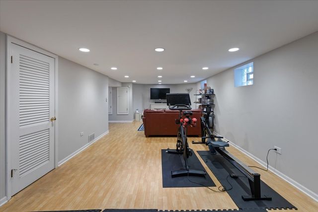 7350 N Tripp Avenue, Lincolnwood, IL 60712