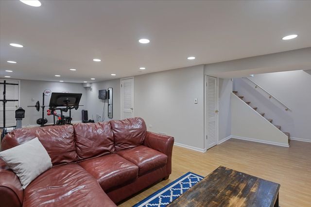 7350 N Tripp Avenue, Lincolnwood, IL 60712