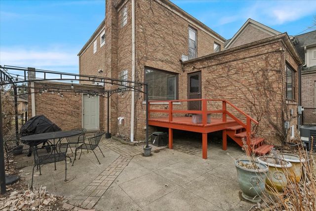 7350 N Tripp Avenue, Lincolnwood, IL 60712