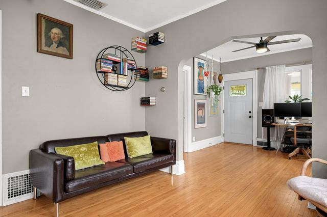 846 Charles Avenue, Saint Paul, MN 55104