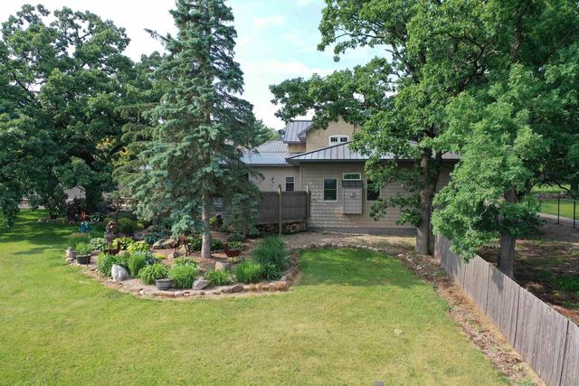 W9400 McMahon Rd, Portage, WI 53901