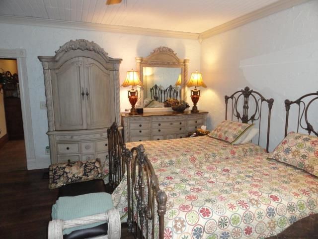 W9400 McMahon Rd, Portage, WI 53901