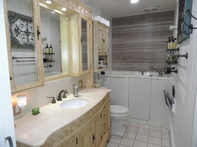 W9400 McMahon Rd, Portage, WI 53901