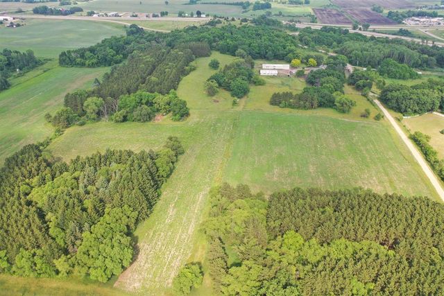 W9400 McMahon Rd, Portage, WI 53901