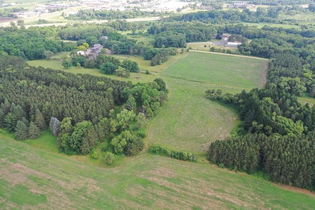 W9400 McMahon Rd, Portage, WI 53901