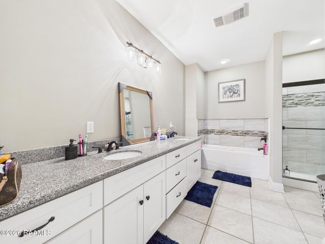 307 & 305 Oakview Drive, Broussard, LA 70518