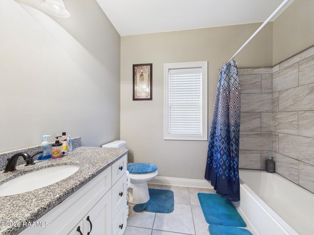 307 & 305 Oakview Drive, Broussard, LA 70518