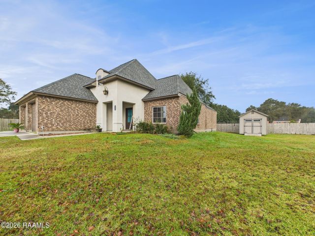 307 & 305 Oakview Drive, Broussard, LA 70518