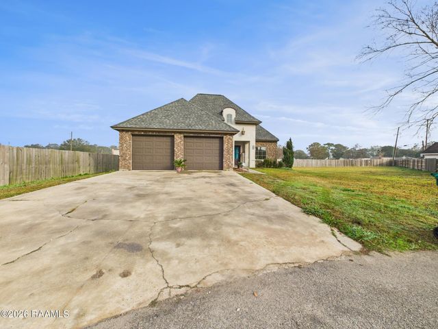 307 & 305 Oakview Drive, Broussard, LA 70518