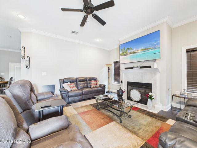 307 & 305 Oakview Drive, Broussard, LA 70518