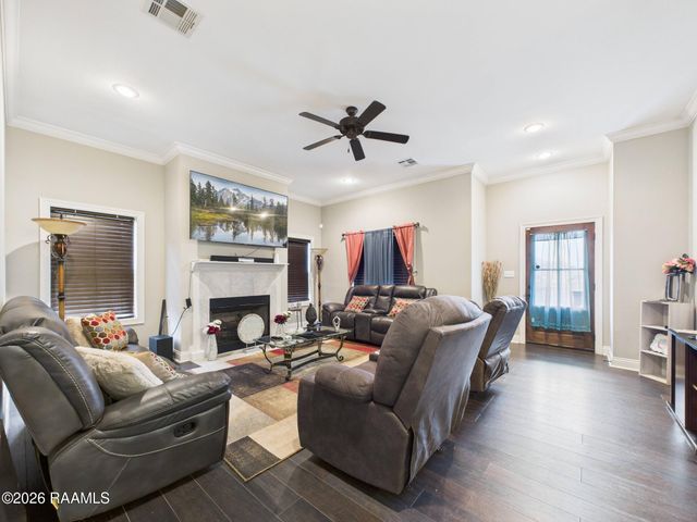 307 & 305 Oakview Drive, Broussard, LA 70518