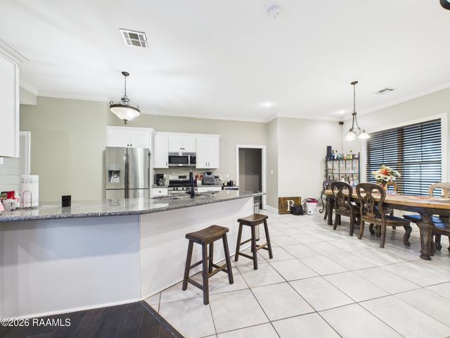 307 & 305 Oakview Drive, Broussard, LA 70518