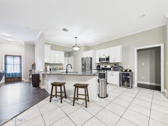 307 & 305 Oakview Drive, Broussard, LA 70518