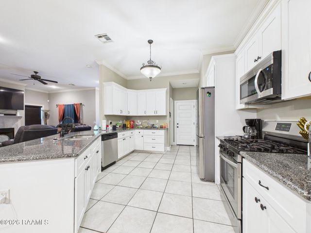 307 & 305 Oakview Drive, Broussard, LA 70518