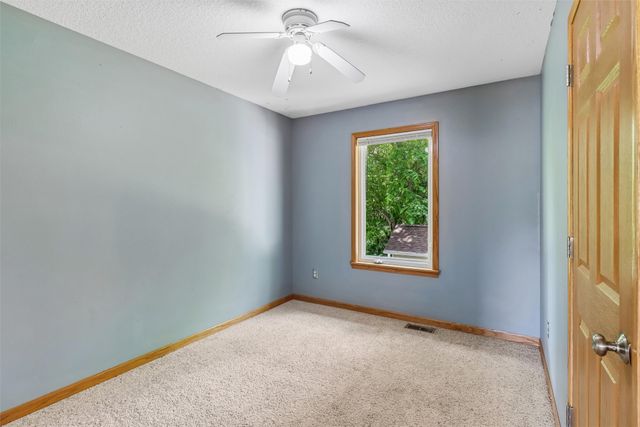 1220 E 38th Street, Des Moines, IA 50317