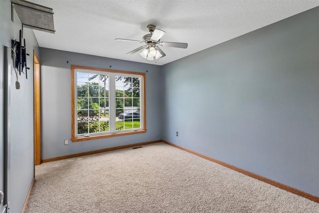 1220 E 38th Street, Des Moines, IA 50317