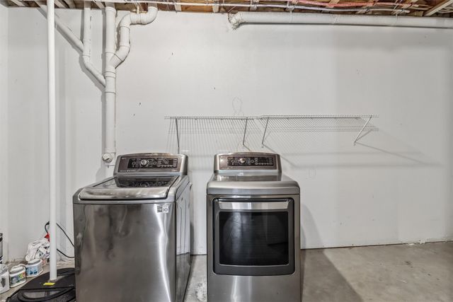 1220 E 38th Street, Des Moines, IA 50317