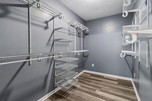 1220 E 38th Street, Des Moines, IA 50317