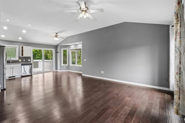 1220 E 38th Street, Des Moines, IA 50317