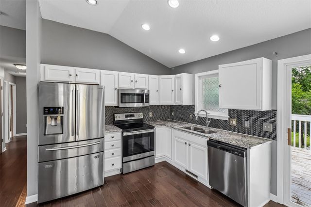 1220 E 38th Street, Des Moines, IA 50317