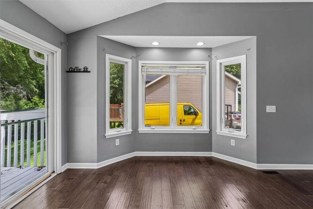 1220 E 38th Street, Des Moines, IA 50317