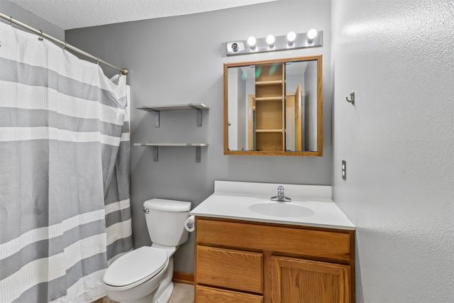 1220 E 38th Street, Des Moines, IA 50317